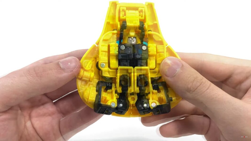 Transformers War For Cybertron Buzzworthy Origin Bumblebee  (41 of 54)